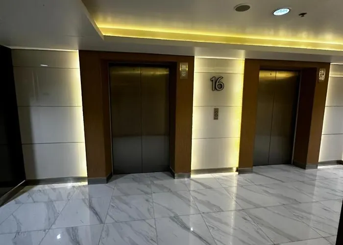 아파트 Near Airport Malls Shore 3 *