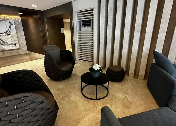 Near Airport Malls Shore 3 *
