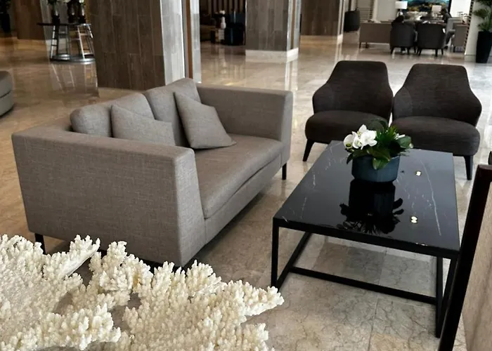 Near Airport Malls Shore 3 *