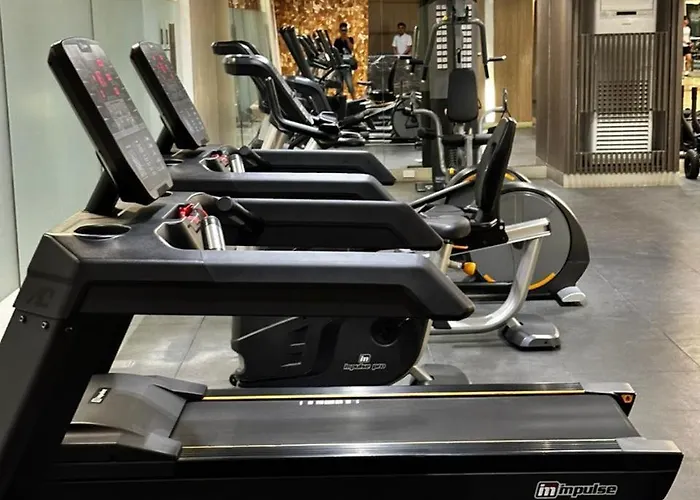 Near Airport Malls Shore 3 *